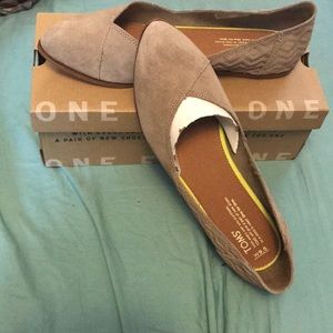New, never worn, with box Toms Jutti Flats